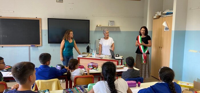 MIRANDOLA, INIZIO ANNO SCOLASTICO – IL TOUR DEL VICE SINDACO LETIZIA BUDRI NEGLI ISTITUTI DEL TERRITORIO COMUNALE