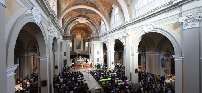 FINALE EMILIA SALUTA LA RIAPERTURA DEL DUOMO L’ARCIVESCOVO: “IN QUESTE PIETRE LA VITA DI TUTTI“