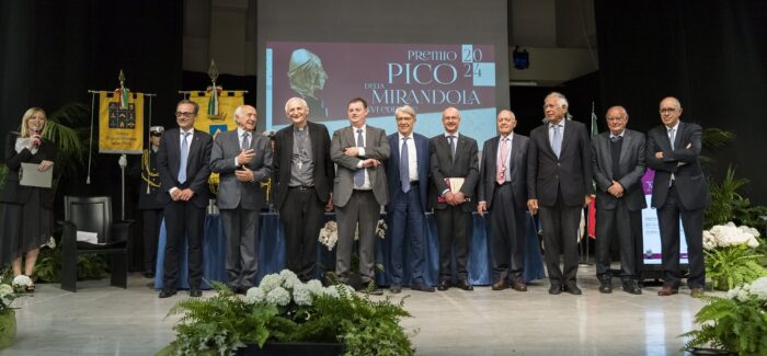 AUDITORIUM GREMITO A MIRANDOLA PER L’ASSEGNAZIONE DEL PREMIO PICO 2024 A METSOLA, SAVONA E ZUPPI