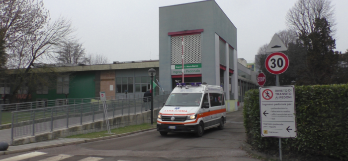 LA CARENZA DI PERSONALE ALL’OSPEDALE DI MIRANDOLA CONTINUA: NUOVO APPALTO A COOPERATIVE PRIVATE ESTERNE