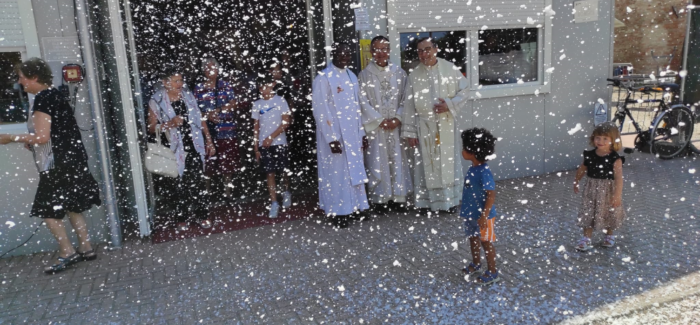 TUTTI COL NASO ALL’INSÙ PER LA NEVICATA AGOSTANA DELLA SAGRA QUARANTOLESE DELLA MADONNA DELLA NEVE