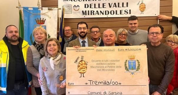 Delegazione del “Palio del Pettine” dona le offerte raccolte per la città di Sarsina alluvionata